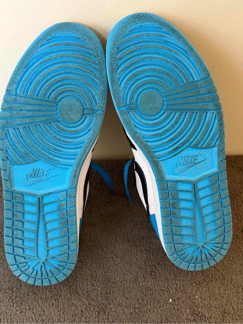 Nike Air Jordan 1 “low” men’s size 10 1/2. Powder blue and Black Dark colorway.